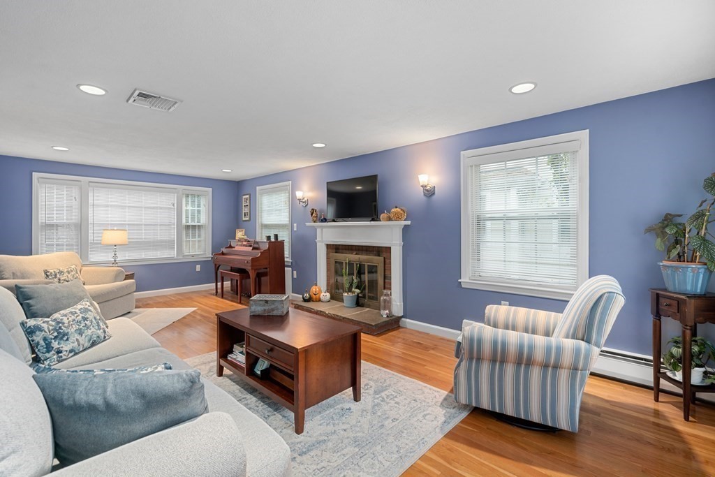 22 Dow Avenue Arlington, MA 02476 - Photo 2 of 27