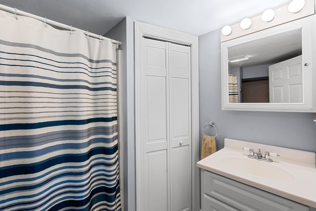 22 Dow Avenue Arlington, MA 02476 - Photo 21 of 27