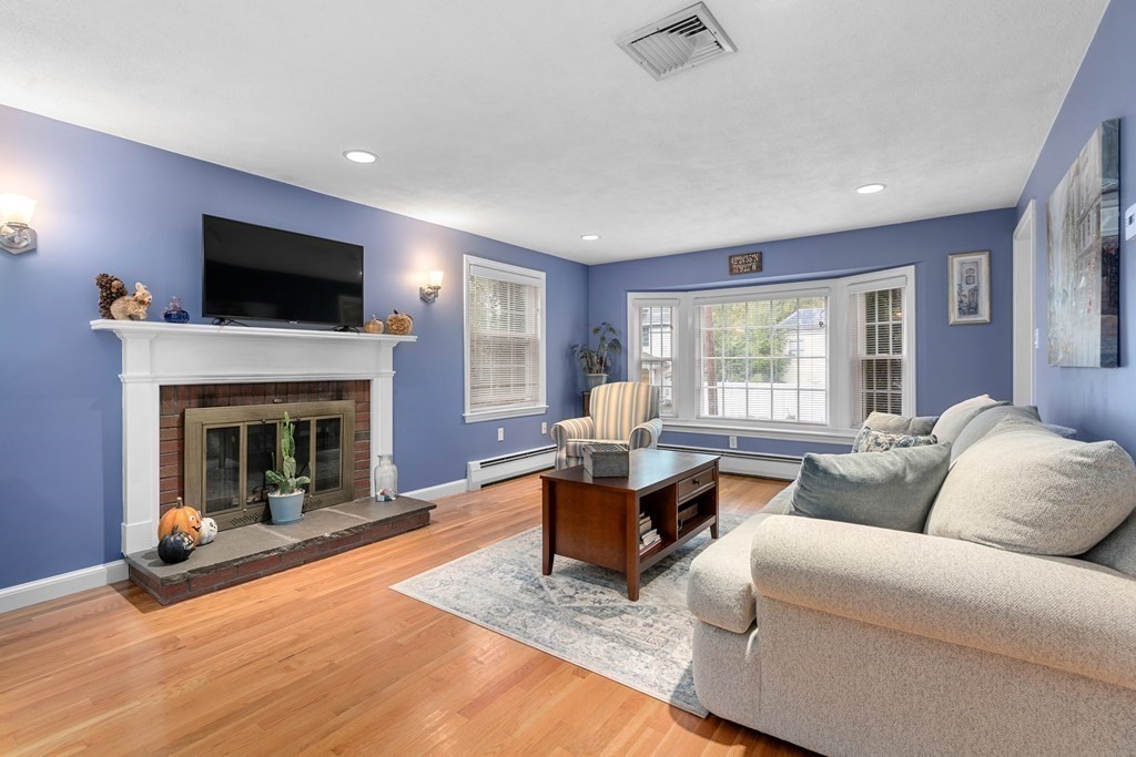 22 Dow Avenue Arlington, MA 02476 - Photo 3 of 27