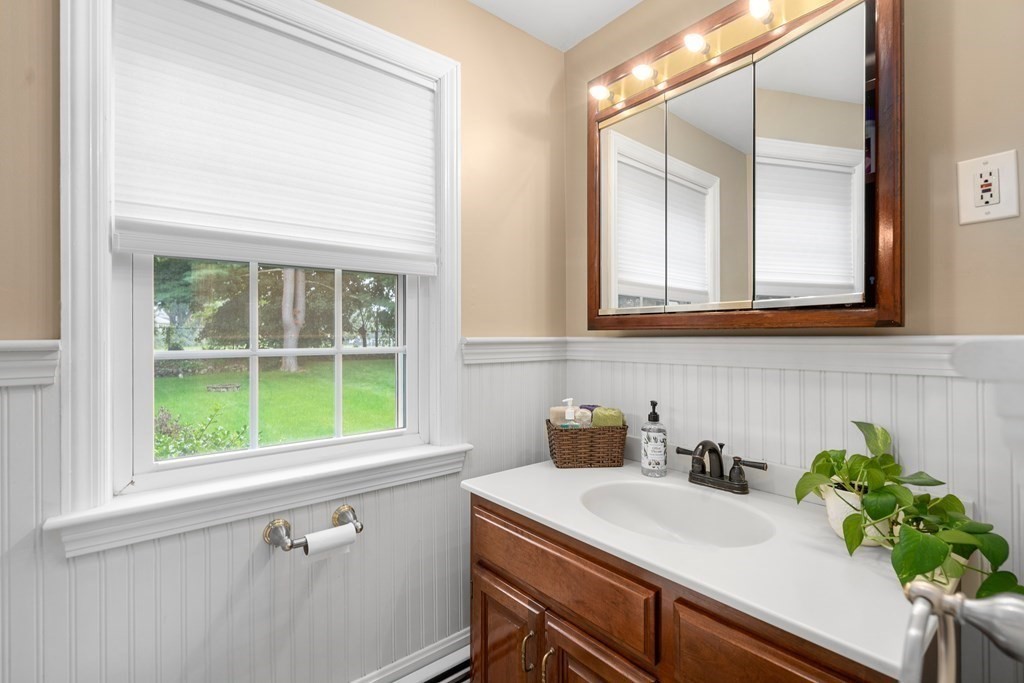 22 Dow Avenue Arlington, MA 02476 - Photo 9 of 27