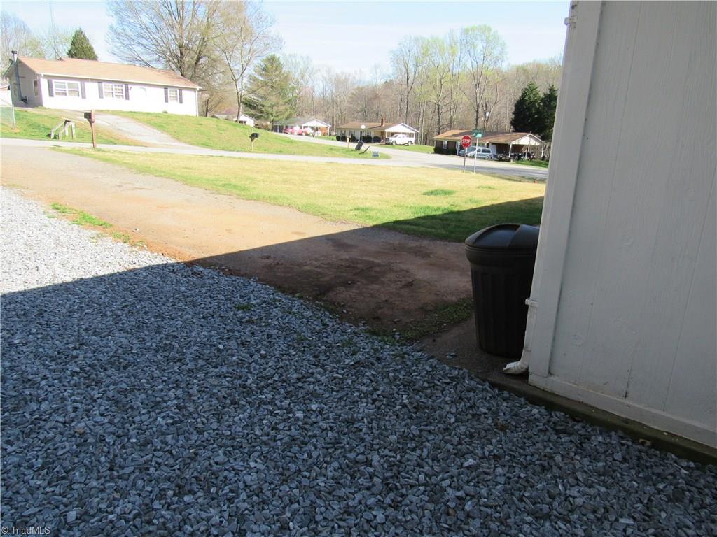 101 Locust Road King, NC 27021 - Photo 8 of 26