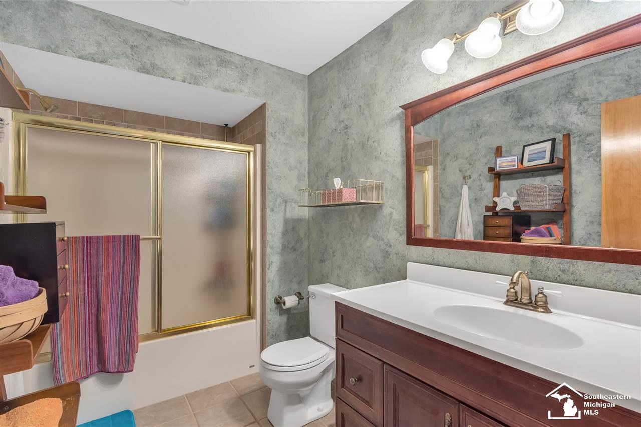 2418 Sandpiper Road Lambertville, MI 48144 - Photo 19 of 41 50021715-18.JPG