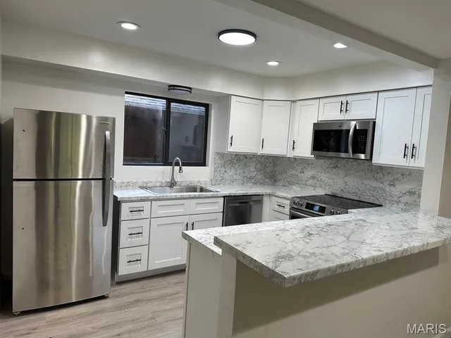 $2,750 | 1933 Meadowtree Lane, Kirkwood, MO 63122