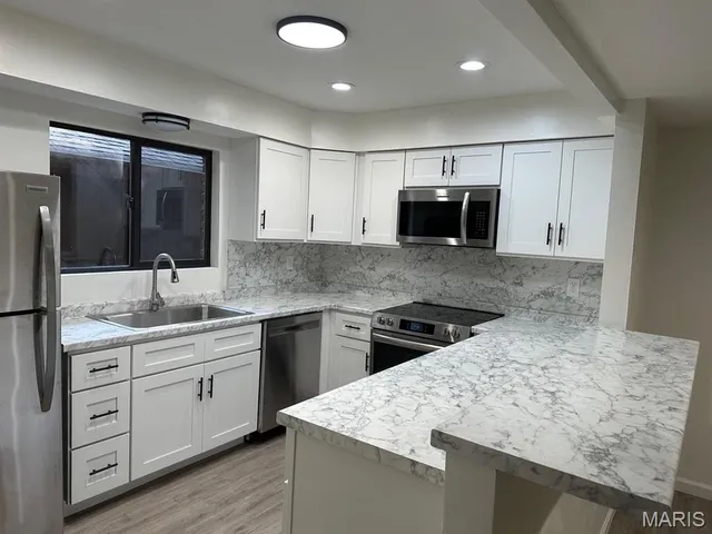 $2,750 | 1933 Meadowtree Lane, Kirkwood, MO 63122