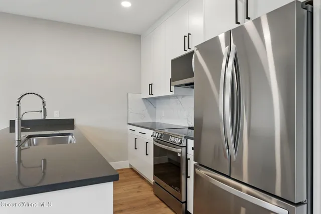 $1,800,000 | 1683-1679 Onyx Court, Sandpoint, ID 83864