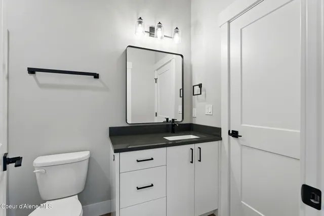 $1,800,000 | 1683-1679 Onyx Court, Sandpoint, ID 83864