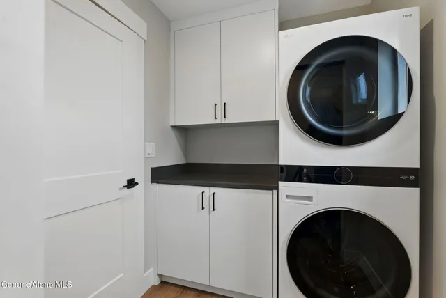 $1,800,000 | 1683-1679 Onyx Court, Sandpoint, ID 83864