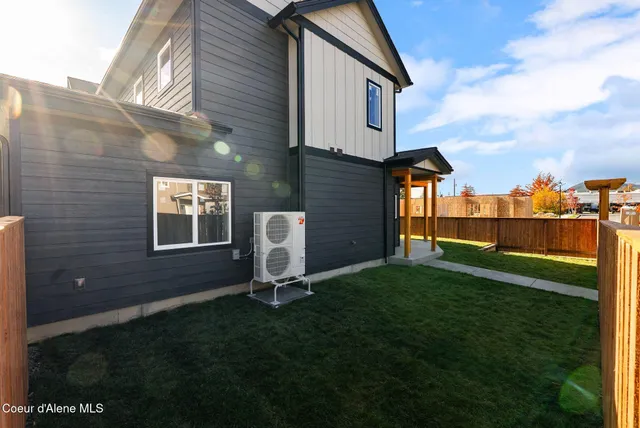 $1,800,000 | 1683-1679 Onyx Court, Sandpoint, ID 83864