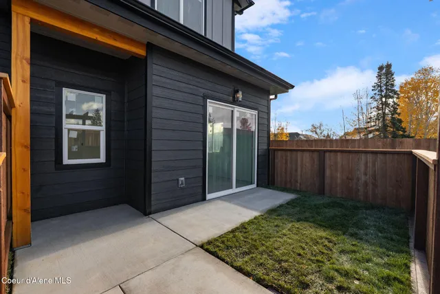 $1,800,000 | 1683-1679 Onyx Court, Sandpoint, ID 83864