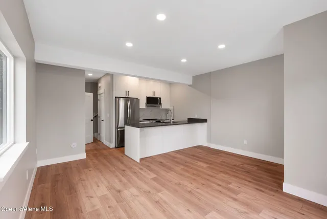 $1,800,000 | 1683-1679 Onyx Court, Sandpoint, ID 83864