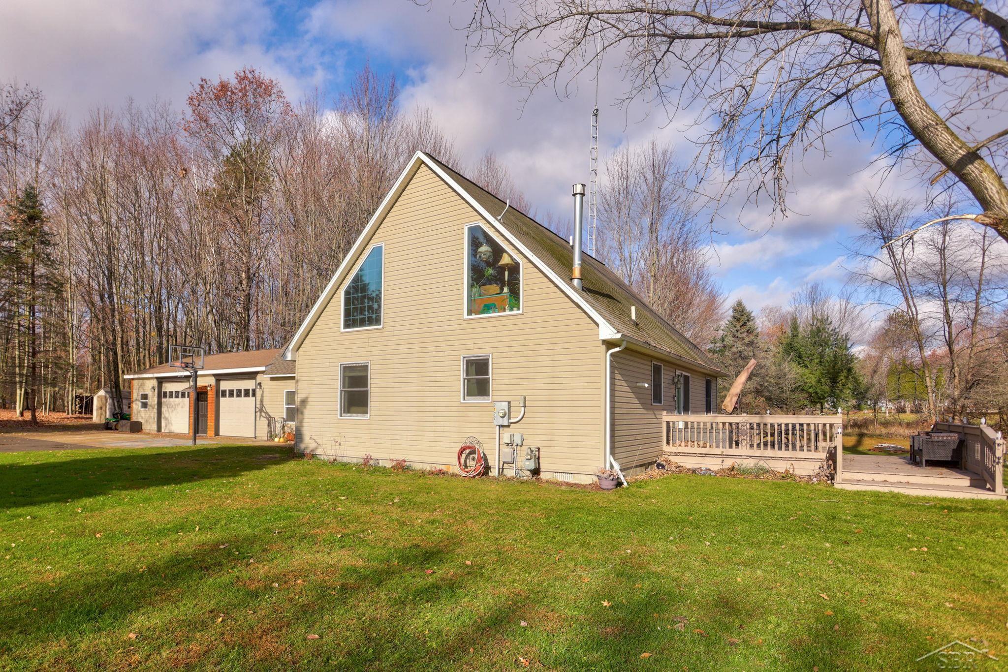 2122 Heather Way Gladwin, MI 48624 - Photo 3 of 43
