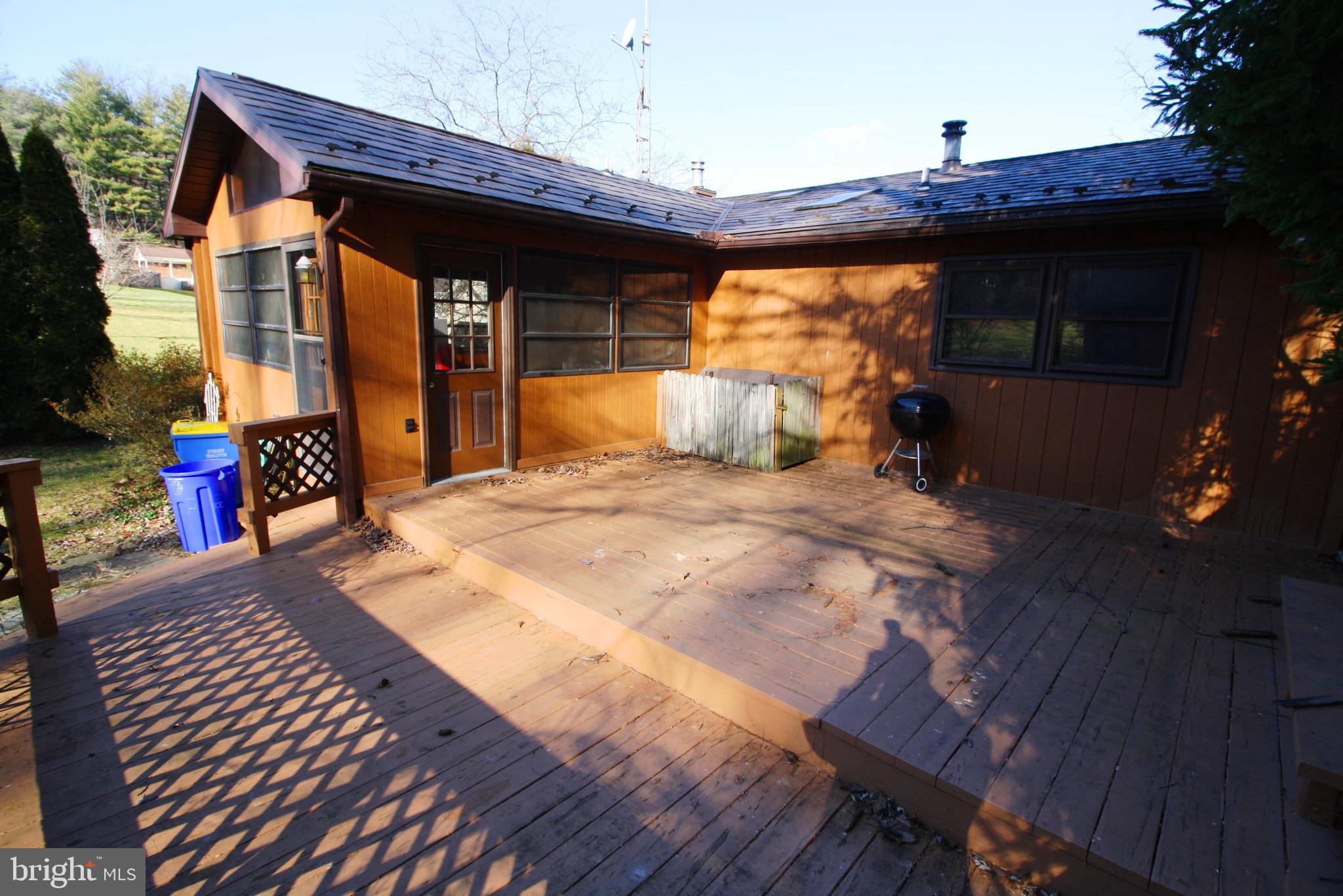 7863 Gnatstown Road Hanover, PA 17331 - Photo 15 of 42 Deck