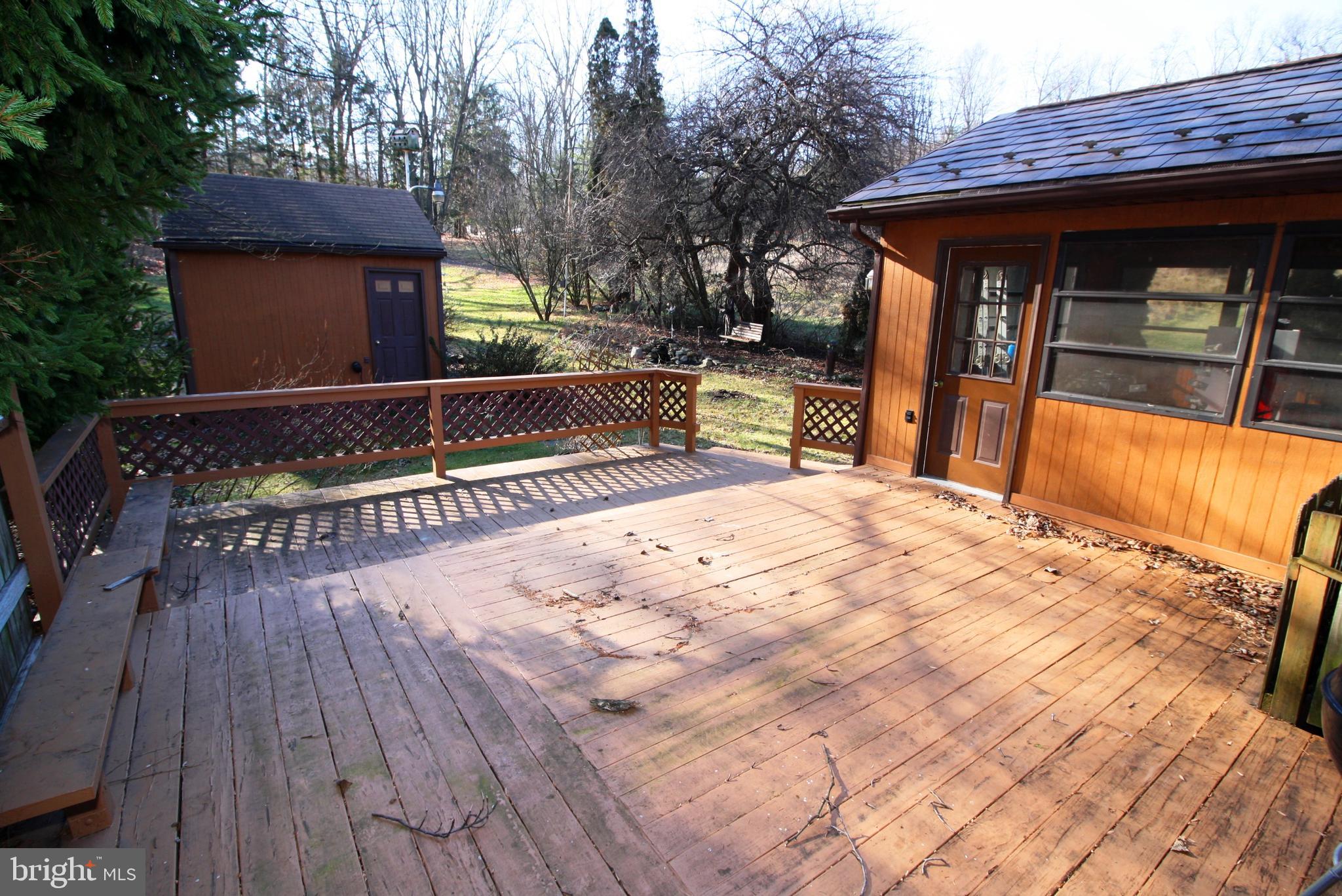 7863 Gnatstown Road Hanover, PA 17331 - Photo 16 of 42 Deck