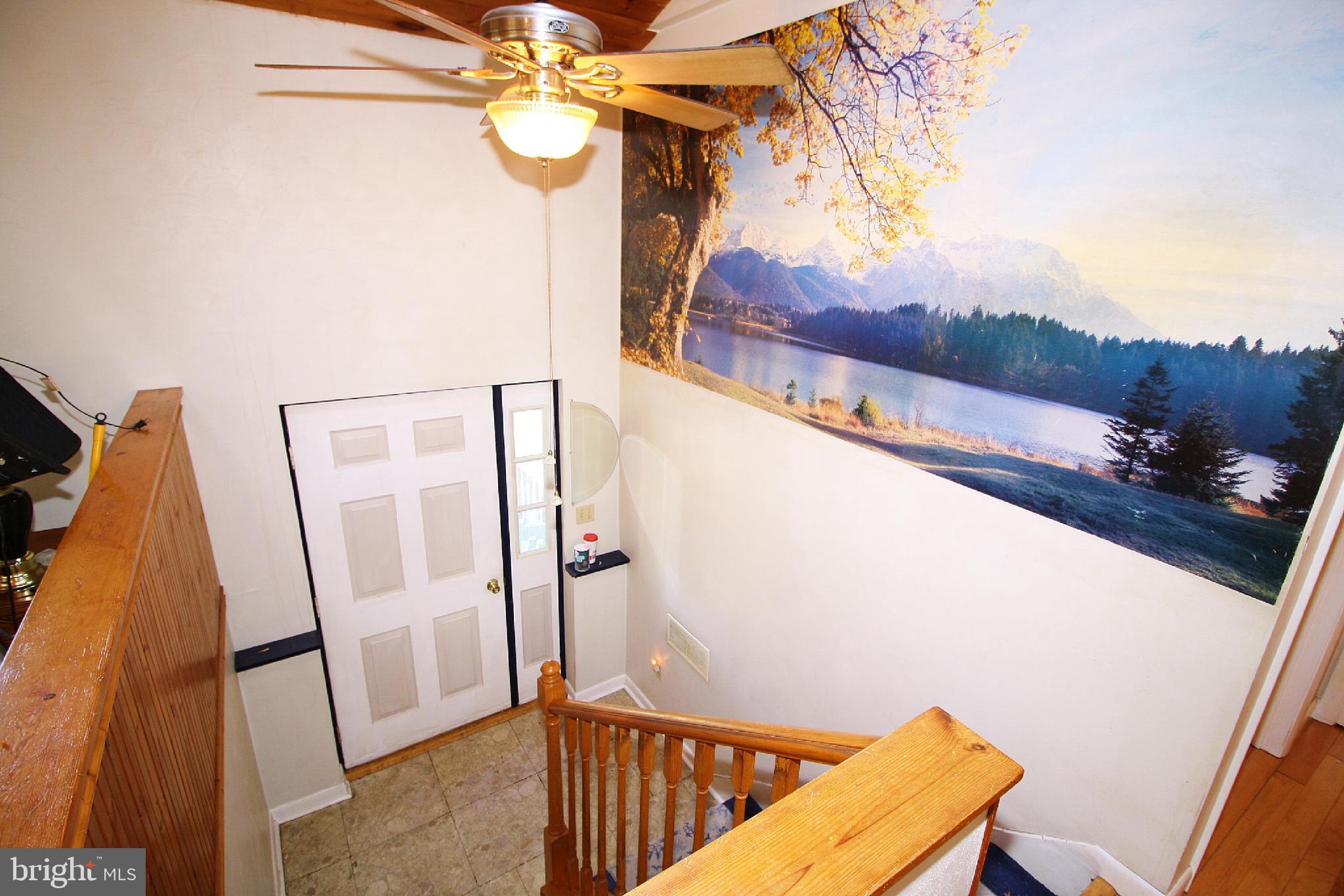 7863 Gnatstown Road Hanover, PA 17331 - Photo 19 of 42 Foyer