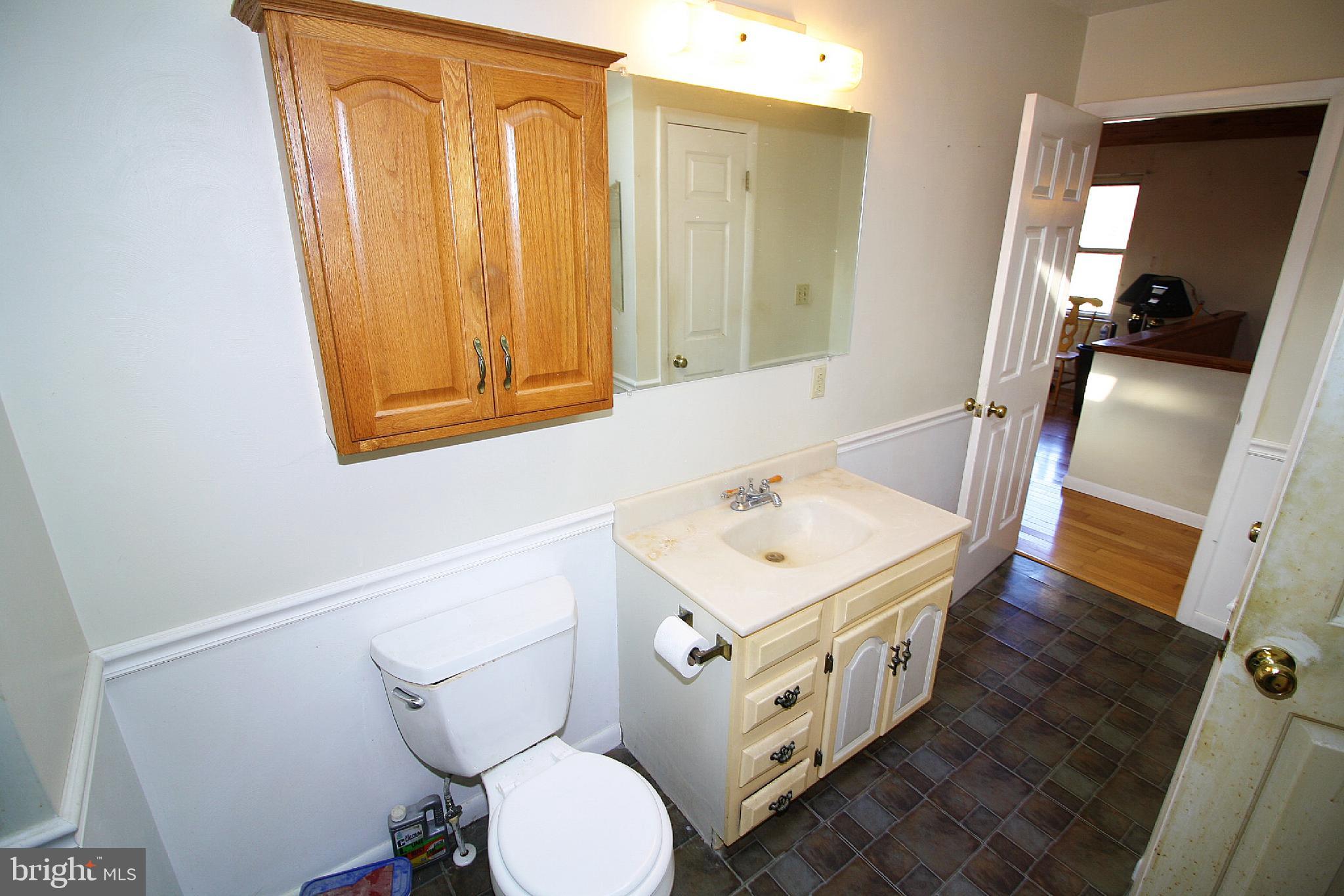 7863 Gnatstown Road Hanover, PA 17331 - Photo 32 of 42 Full Bathroom