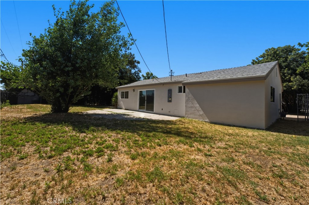1720 Anderson Street Simi Valley, CA 93065 - Photo 23 of 30 a backyard of a house