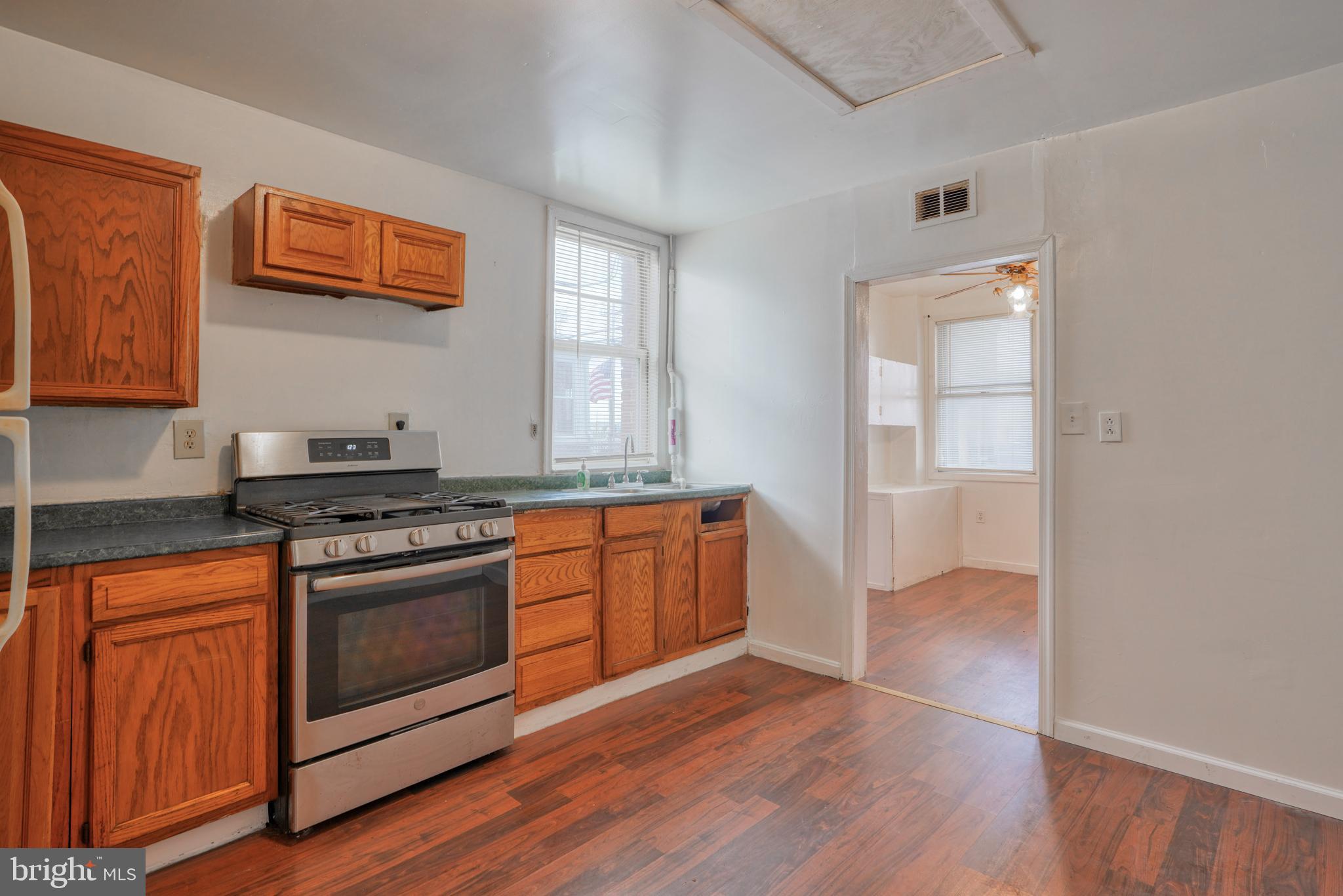 2121 Sparrows Point Road Sparrows Point, MD 21219 - Photo 23 of 43 Front Apt Kitchen/Dining