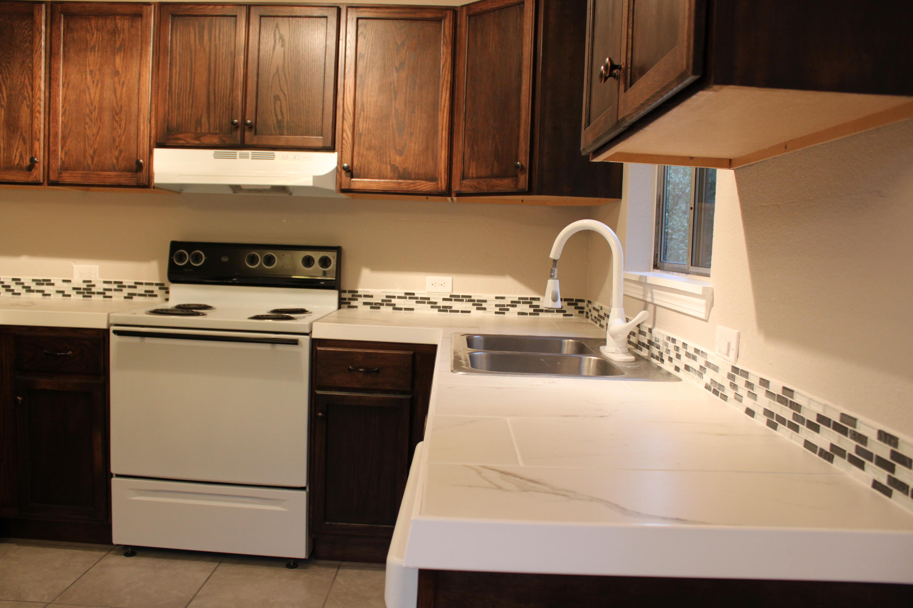 22158 Sunshine Way Redding, CA 96003 - Photo 4 of 29 Kitchen