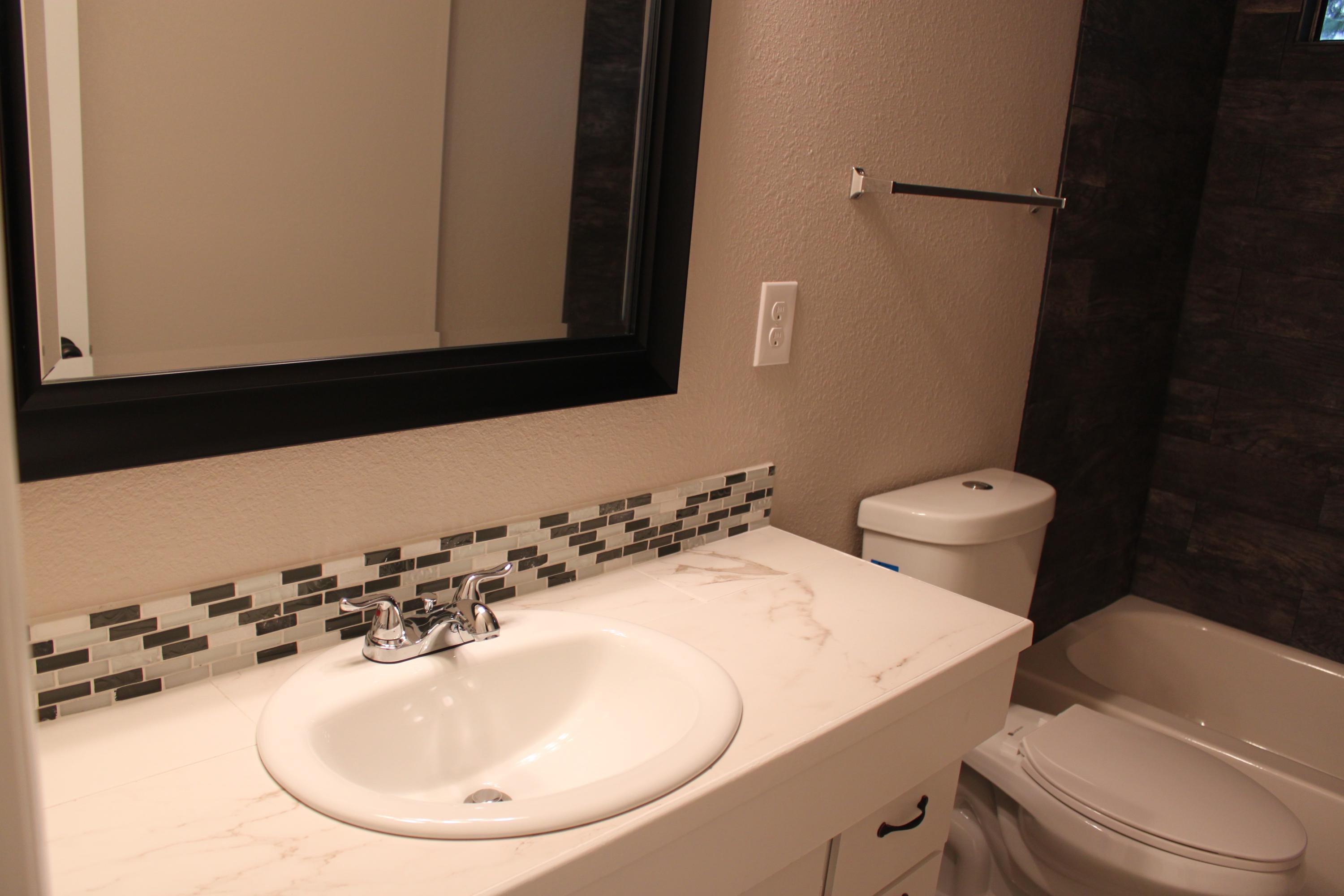 22158 Sunshine Way Redding, CA 96003 - Photo 9 of 29 Hall bathroom