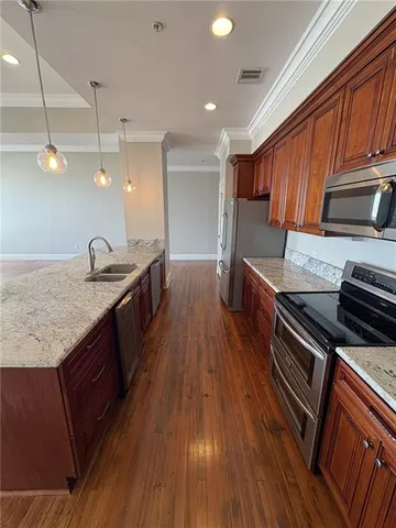 $3,380 | 210 Baronne Street, Unit 1804, New Orleans, LA 70112