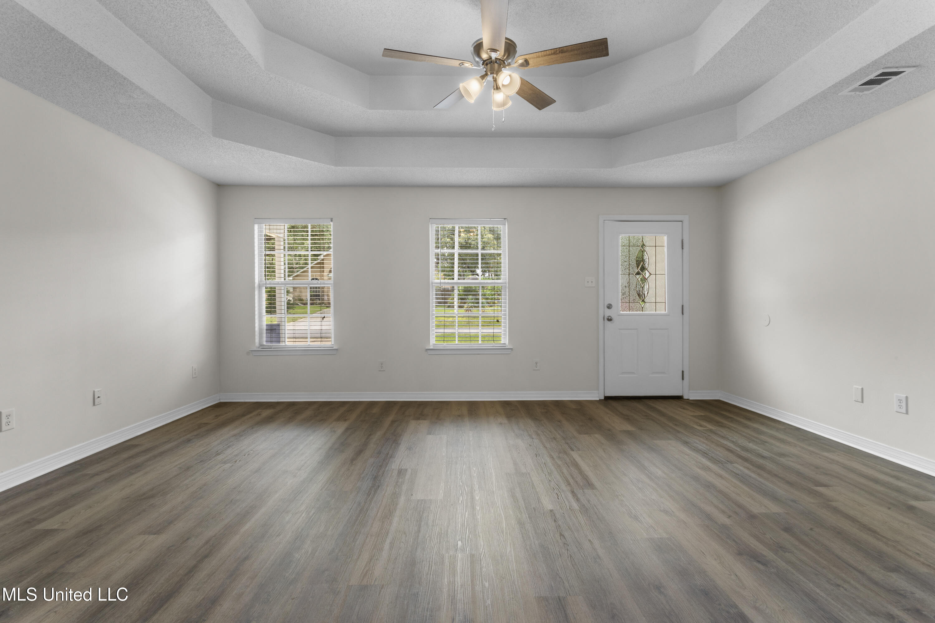 8909 Mermaid Avenue Ocean Springs, MS 39564 - Photo 4 of 24 004