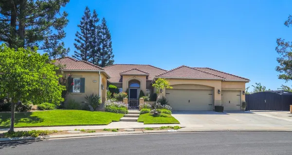 $899,950 | 1813 Ryan Avenue, Clovis, CA 93619
