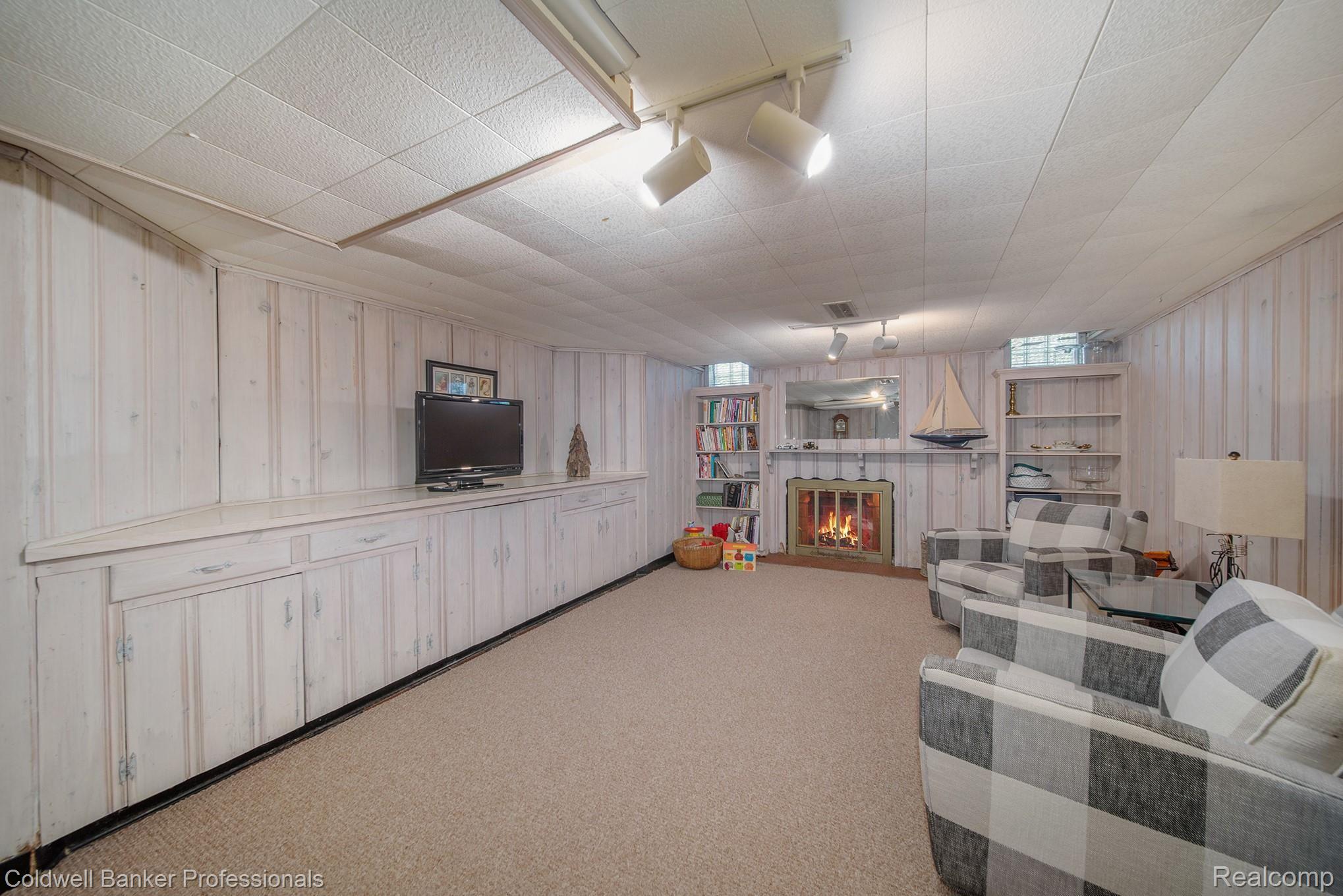 1760 Broadstone Road Grosse Pointe, MI 48236 - Photo 21 of 29 1760 Broadstone_29.jpg