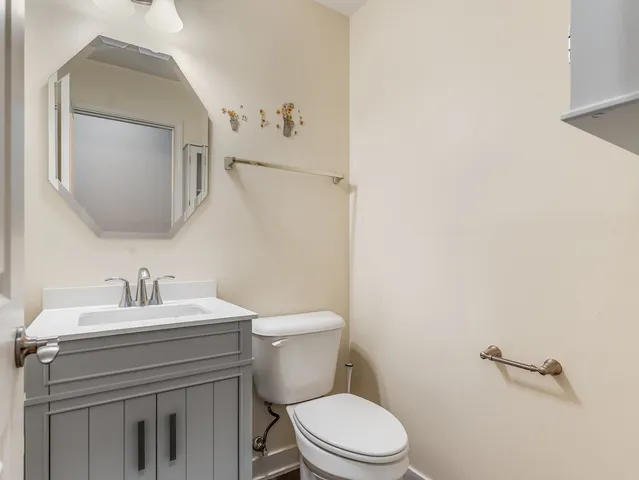 $365,000 | 1676 Carlstedt Drive, Batavia, IL 60510