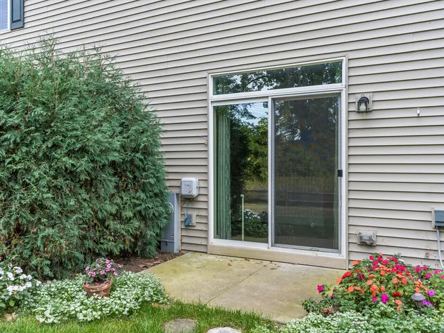 $365,000 | 1676 Carlstedt Drive, Batavia, IL 60510