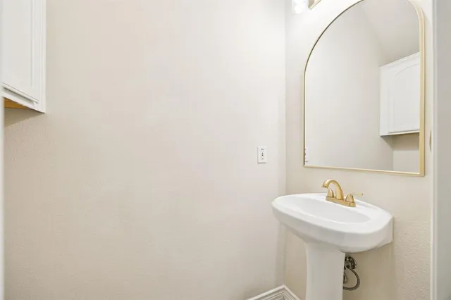 $2,400 | 6743 Pistoia Drive, Frisco, TX 75034