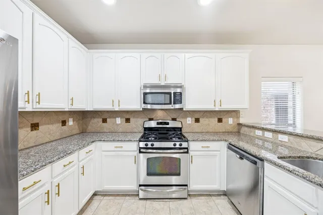 $2,400 | 6743 Pistoia Drive, Frisco, TX 75034