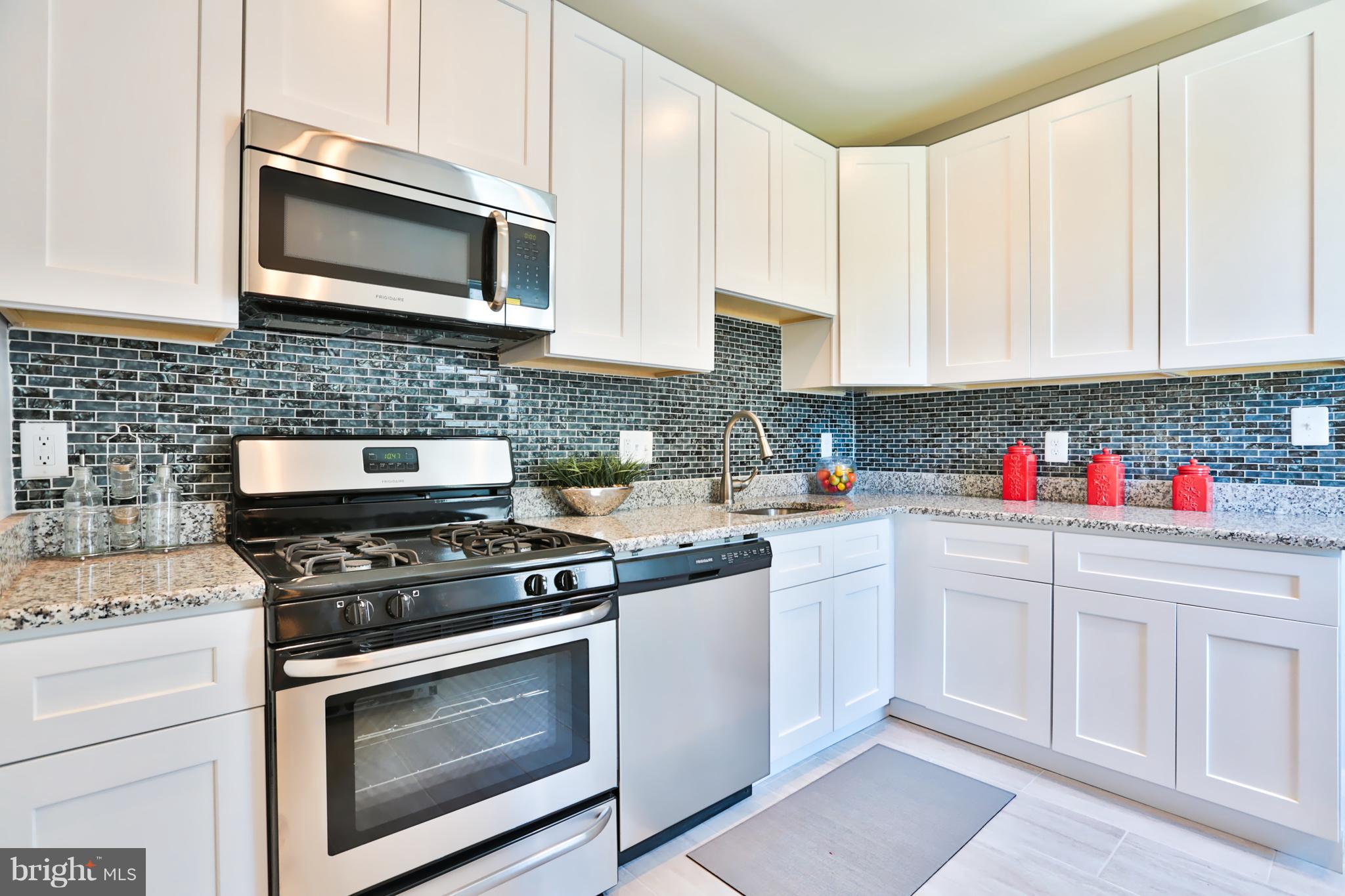 3704 Barrington Road Baltimore, MD 21215 - Photo 8 of 30 Gorgeous Granite Counter Tops