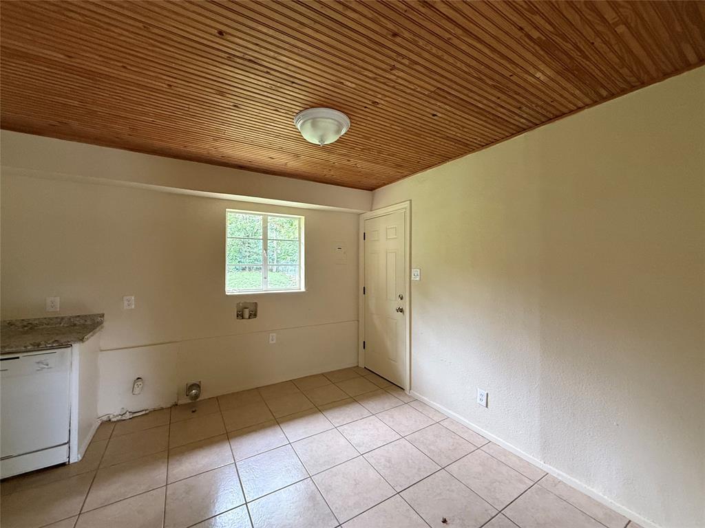 4748 South Ridge Terrace Fort Worth, TX 76133 - Photo 5 of 15 a view of a livingroom with an empty space and a window