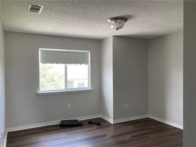 $2,700 | 750 Amy Lane, Gretna, LA 70056