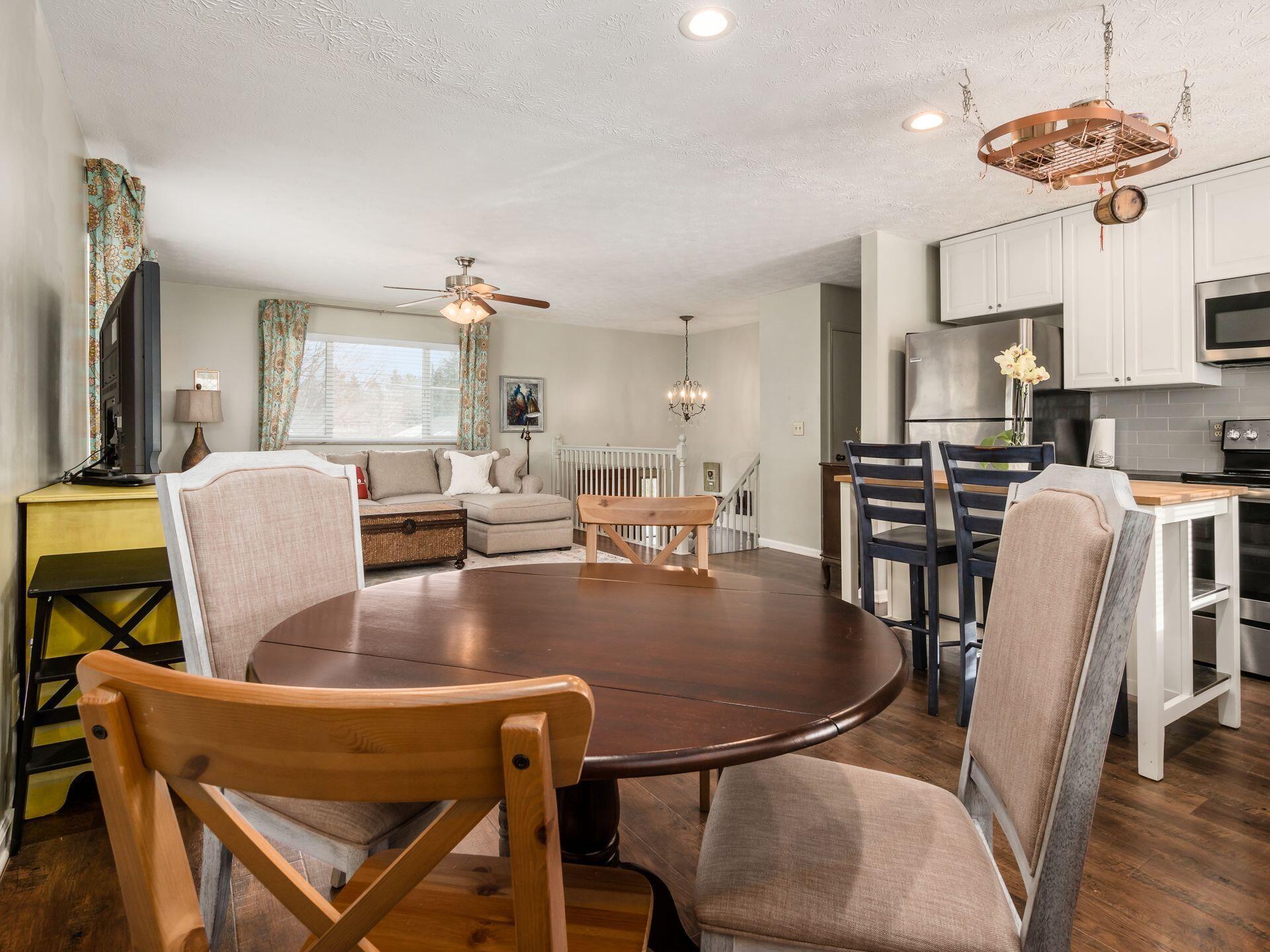 4895 Cemetery Road Hilliard, OH 43026 - Photo 9 of 28 Dining & Kitchen