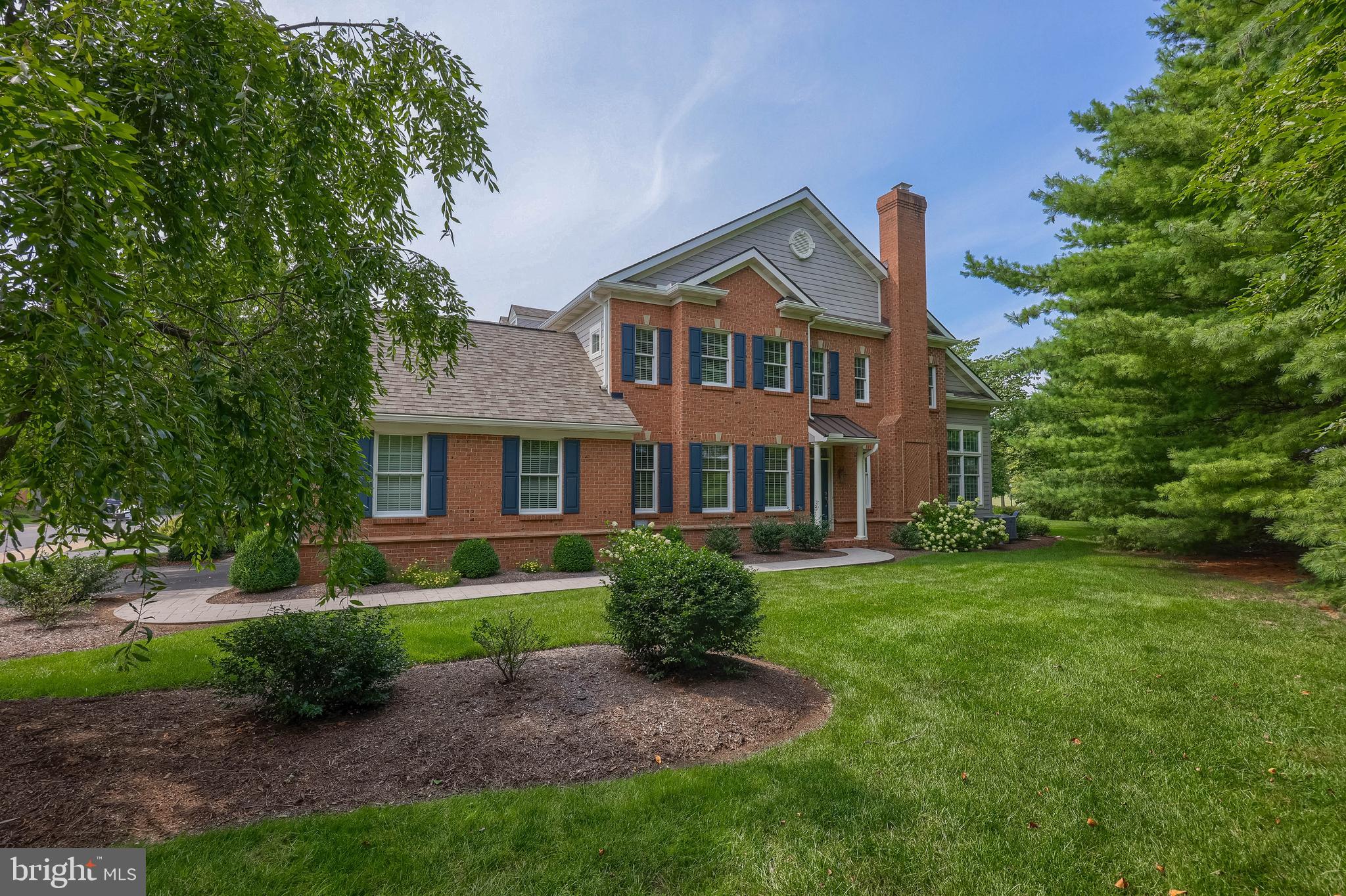 605 Northfield Road Lititz, PA 17543 - Photo 3 of 50 Side View-Private
