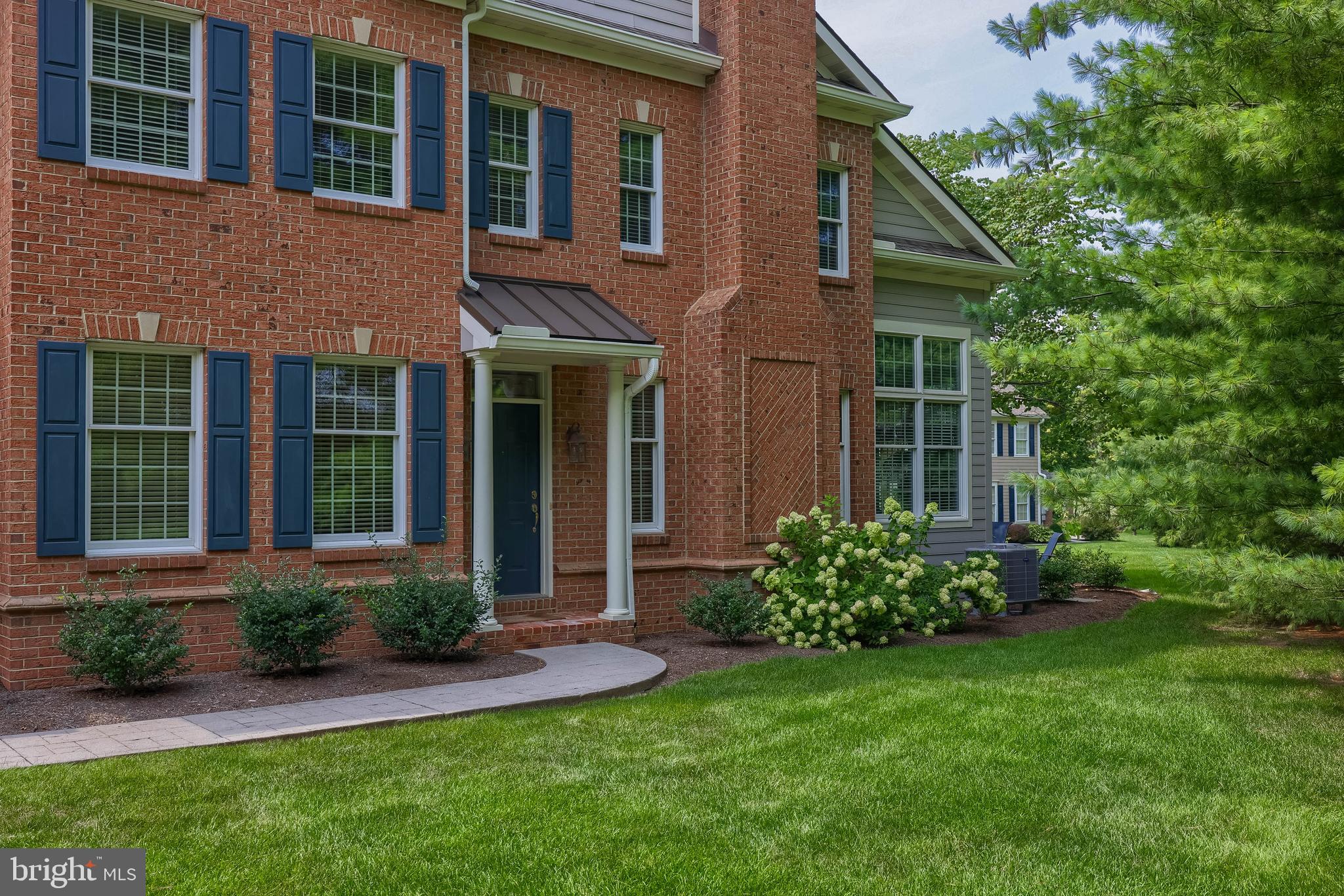 605 Northfield Road Lititz, PA 17543 - Photo 4 of 50 Side View-Main Entrance