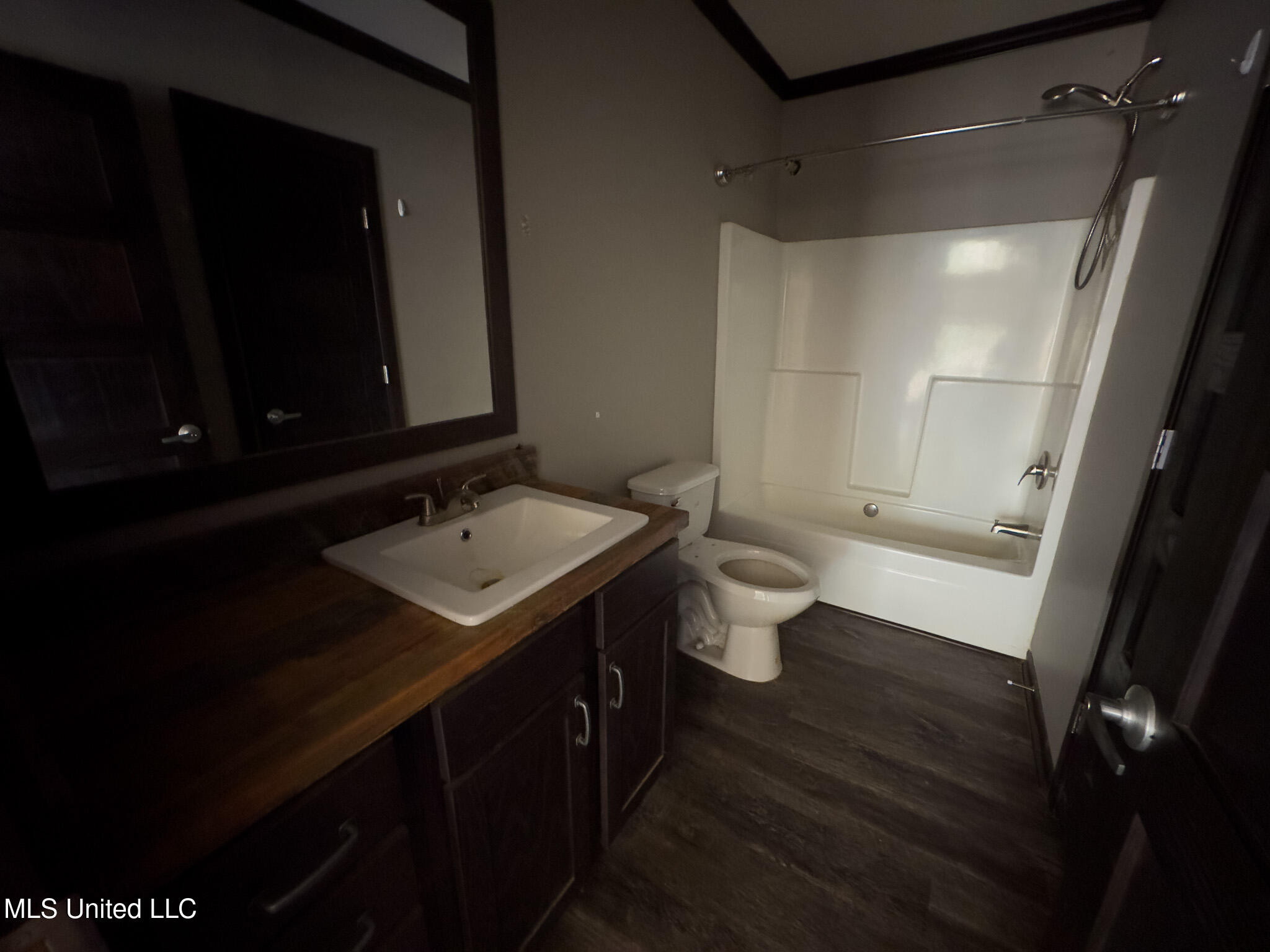 76 CCC Road Perkinston, MS 39573 - Photo 18 of 24 Guest Bath