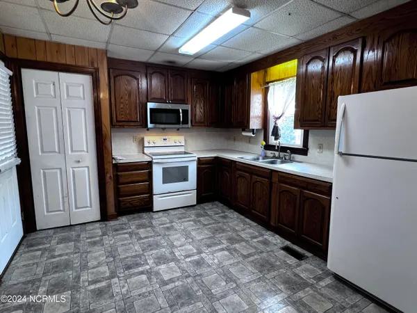 $1,125 | 219 North Church Street, Unit A, Hertford, NC 27944