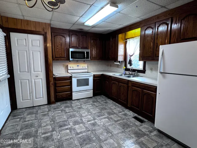 $1,150 | 219 North Church Street, Unit A, Hertford, NC 27944