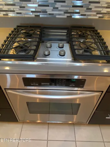 $2,750 | 106 West Summit Hill Drive Southwest, Unit 302, Knoxville, TN 37902