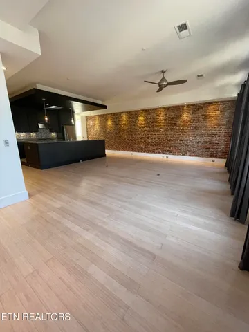 $2,750 | 106 West Summit Hill Drive Southwest, Unit 302, Knoxville, TN 37902