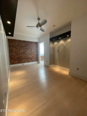 $2,750 | 106 West Summit Hill Drive Southwest, Unit 302, Knoxville, TN 37902