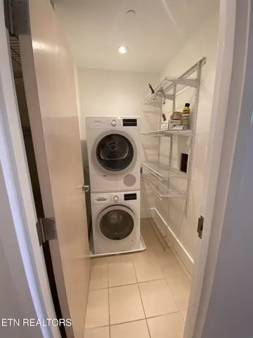 $2,750 | 106 West Summit Hill Drive Southwest, Unit 302, Knoxville, TN 37902