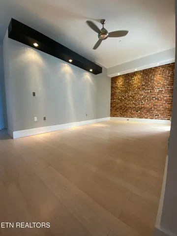 $2,750 | 106 West Summit Hill Drive Southwest, Unit 302, Knoxville, TN 37902