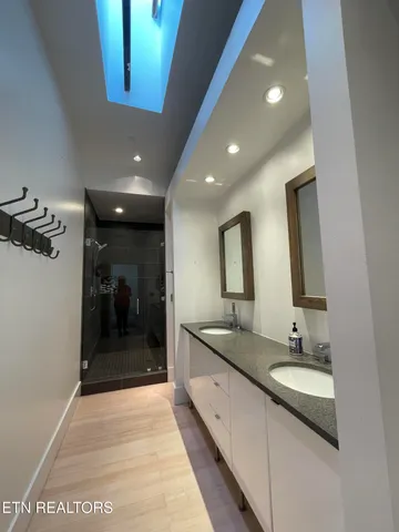 $2,750 | 106 West Summit Hill Drive Southwest, Unit 302, Knoxville, TN 37902