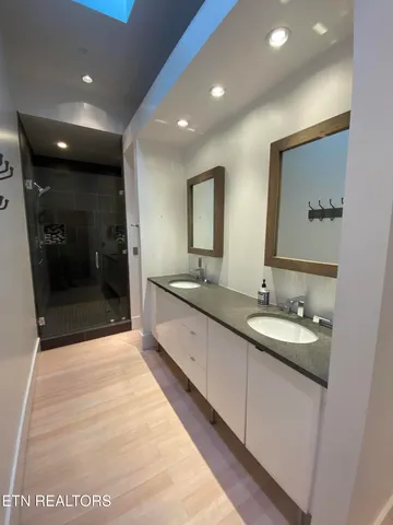 $2,750 | 106 West Summit Hill Drive Southwest, Unit 302, Knoxville, TN 37902