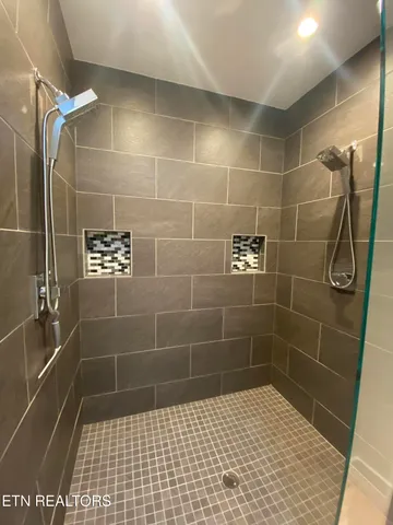 $2,750 | 106 West Summit Hill Drive Southwest, Unit 302, Knoxville, TN 37902