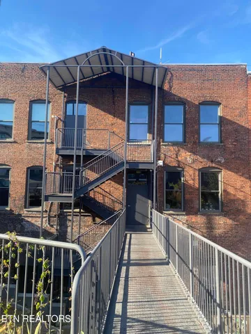 $2,750 | 106 West Summit Hill Drive Southwest, Unit 302, Knoxville, TN 37902