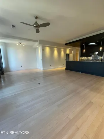 $2,750 | 106 West Summit Hill Drive Southwest, Unit 302, Knoxville, TN 37902